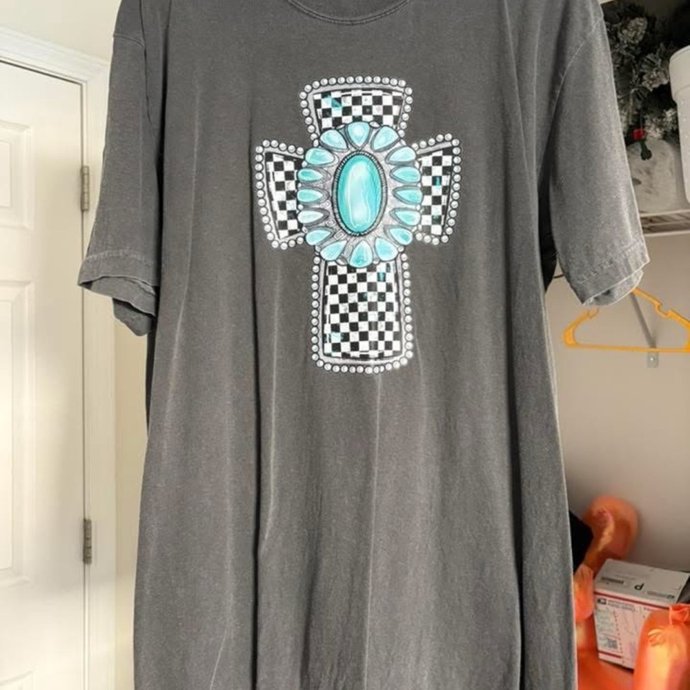 Comfort Colors Gray Tee with Turquoise Cross Design